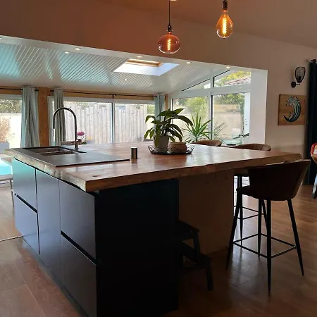 Holiday home Maison Familiale Avec Piscine Sainte-Helene (Gironde)